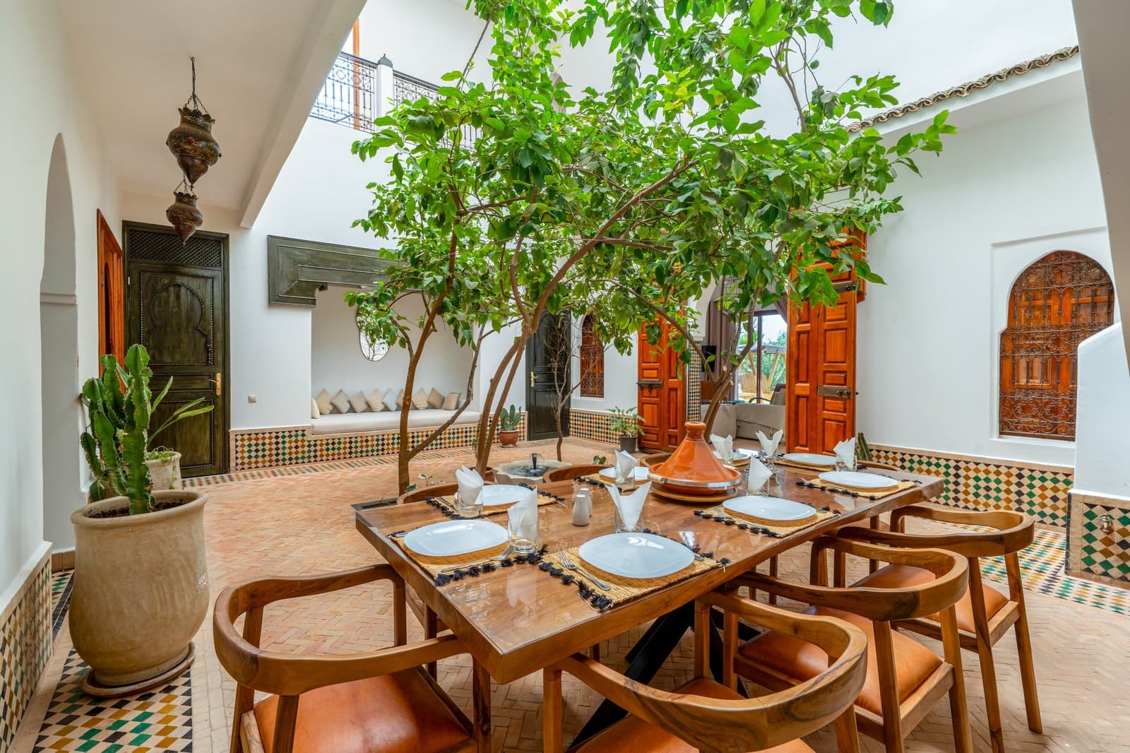 Dining: Courtyard dining set for six with tajine