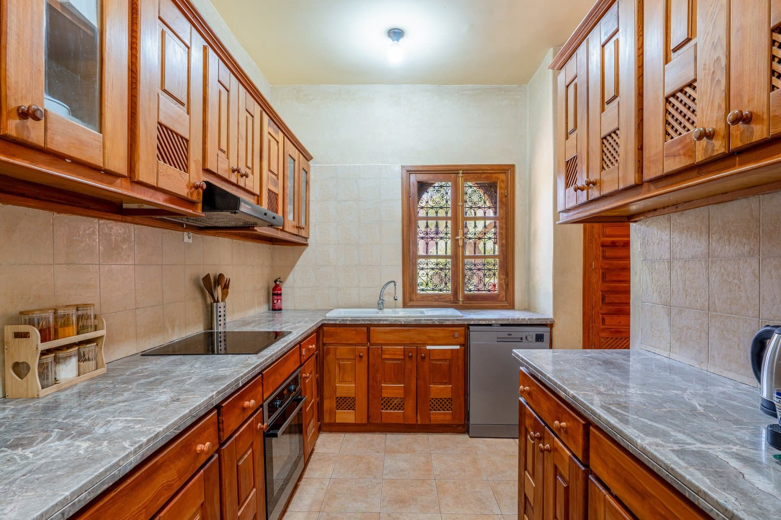Kitchen: Kitchen U-layout dishwasher mashrabiya window
