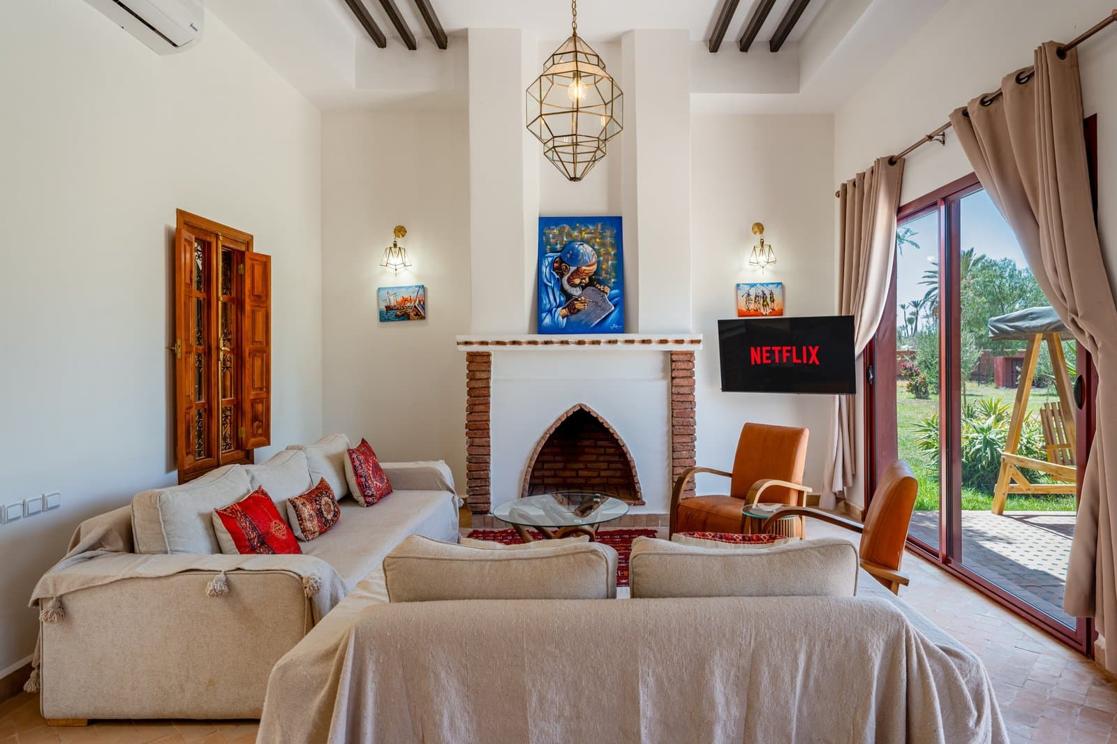 Living: Living room fireplace Netflix garden doors