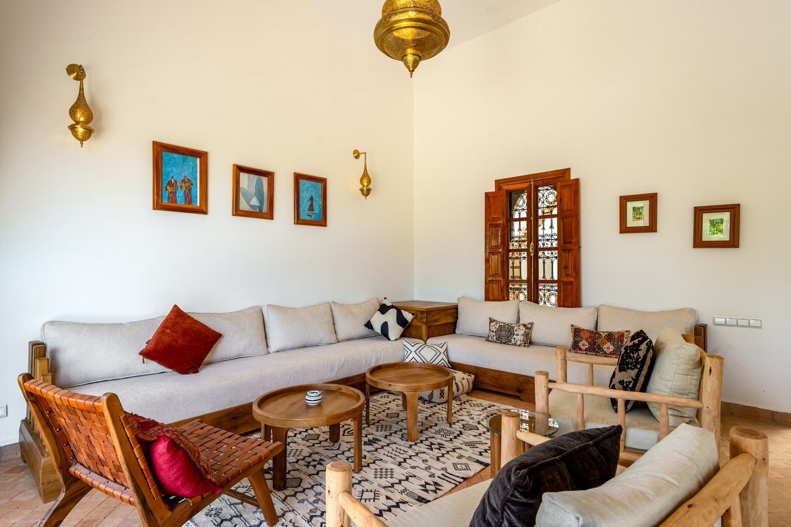 Living: Living lounge sectional brass lantern